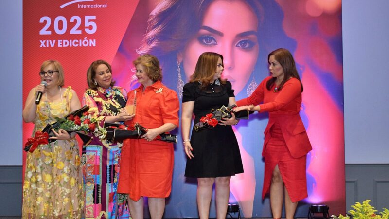 Reconocen al empresario Osiris Grullón por su legado en la industria de la belleza dominicana