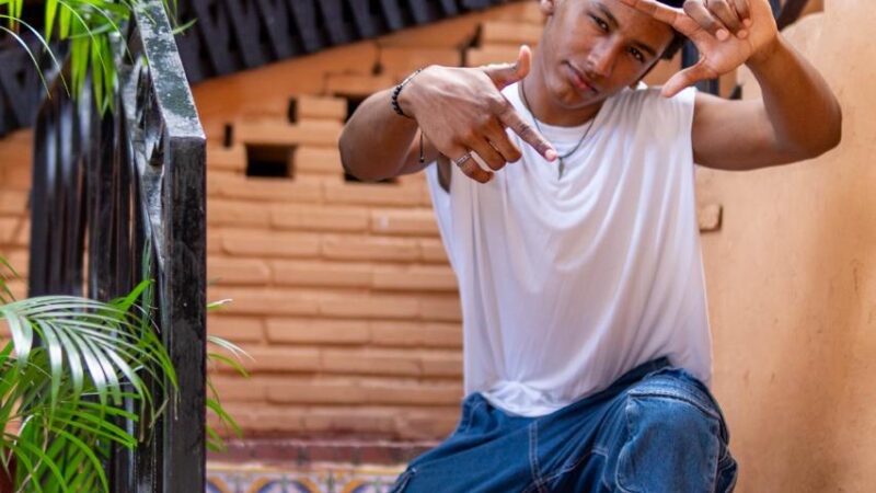 Dennis Arturo, joven actor dominicano, continúa destacándose en el arte dramático internacional