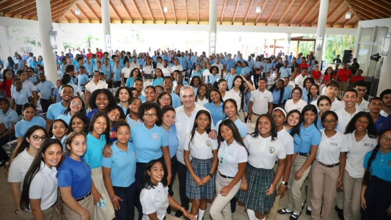 Presidente Abinader inaugura escuelas en La Altagracia con capacidad para 1,600 estudiantes 