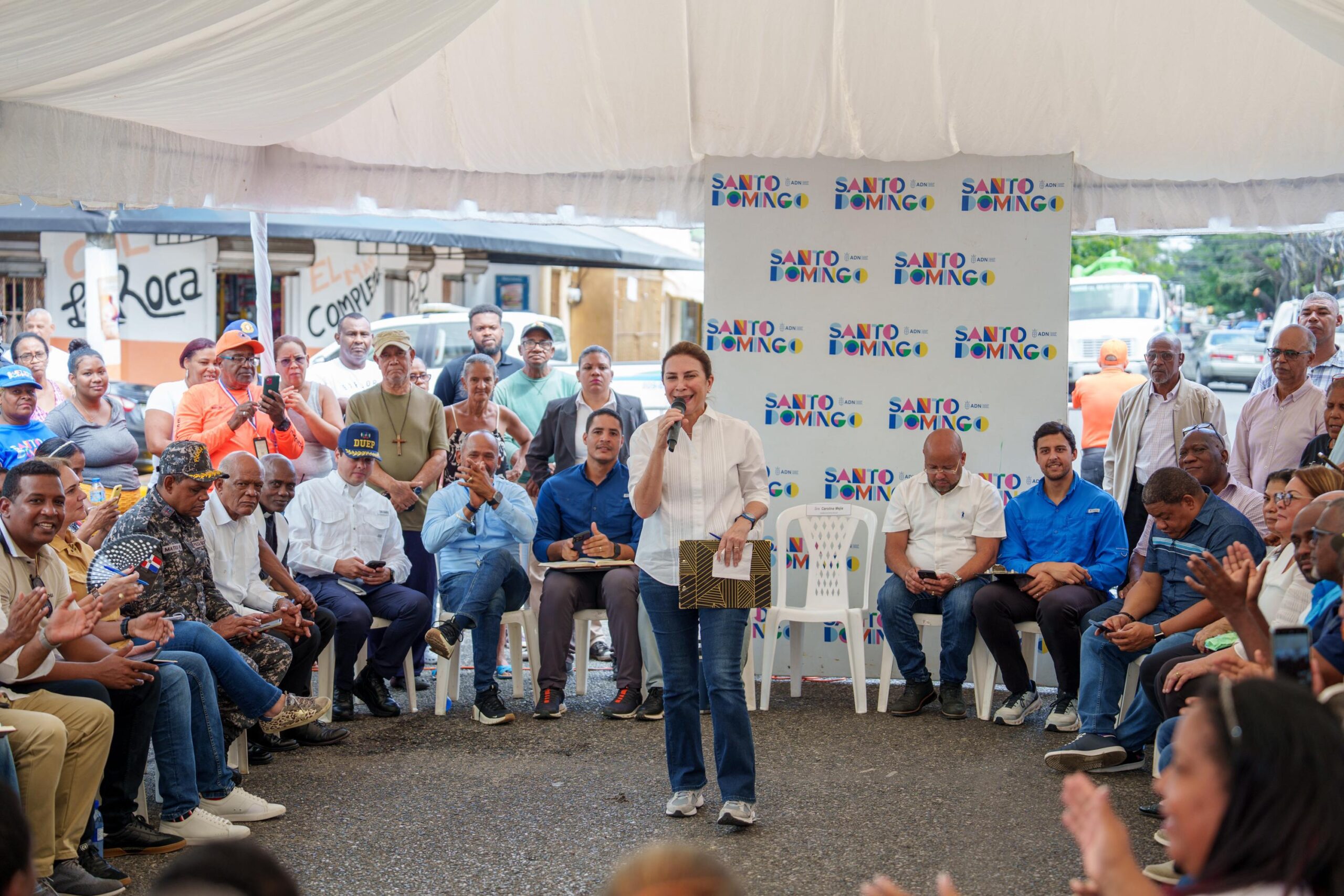 Carolina lleva soluciones al Ensanche Espaillat
