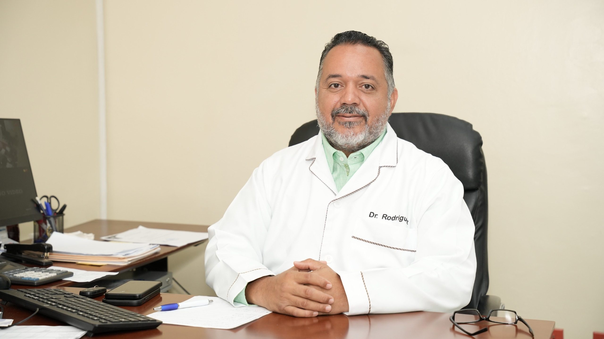 Moscoso Puello impulsa la salud masculina con masiva jornada urológica