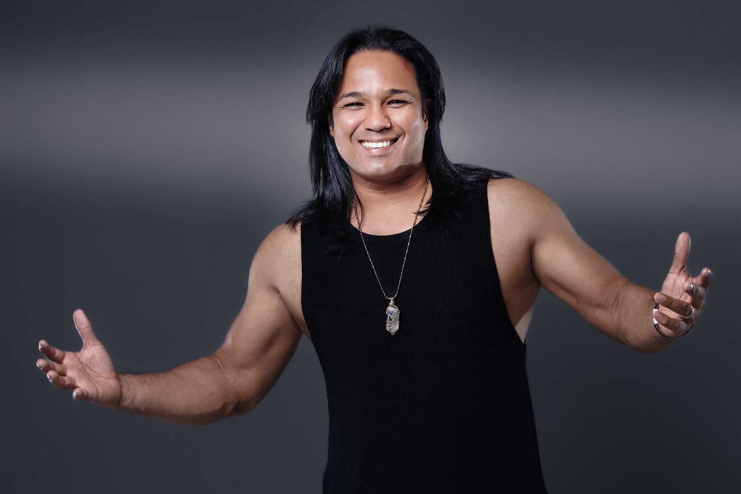 Héctor Gonz celebra 20 años de trayectoria con gran concierto en Hard Rock Café Santo Domingo