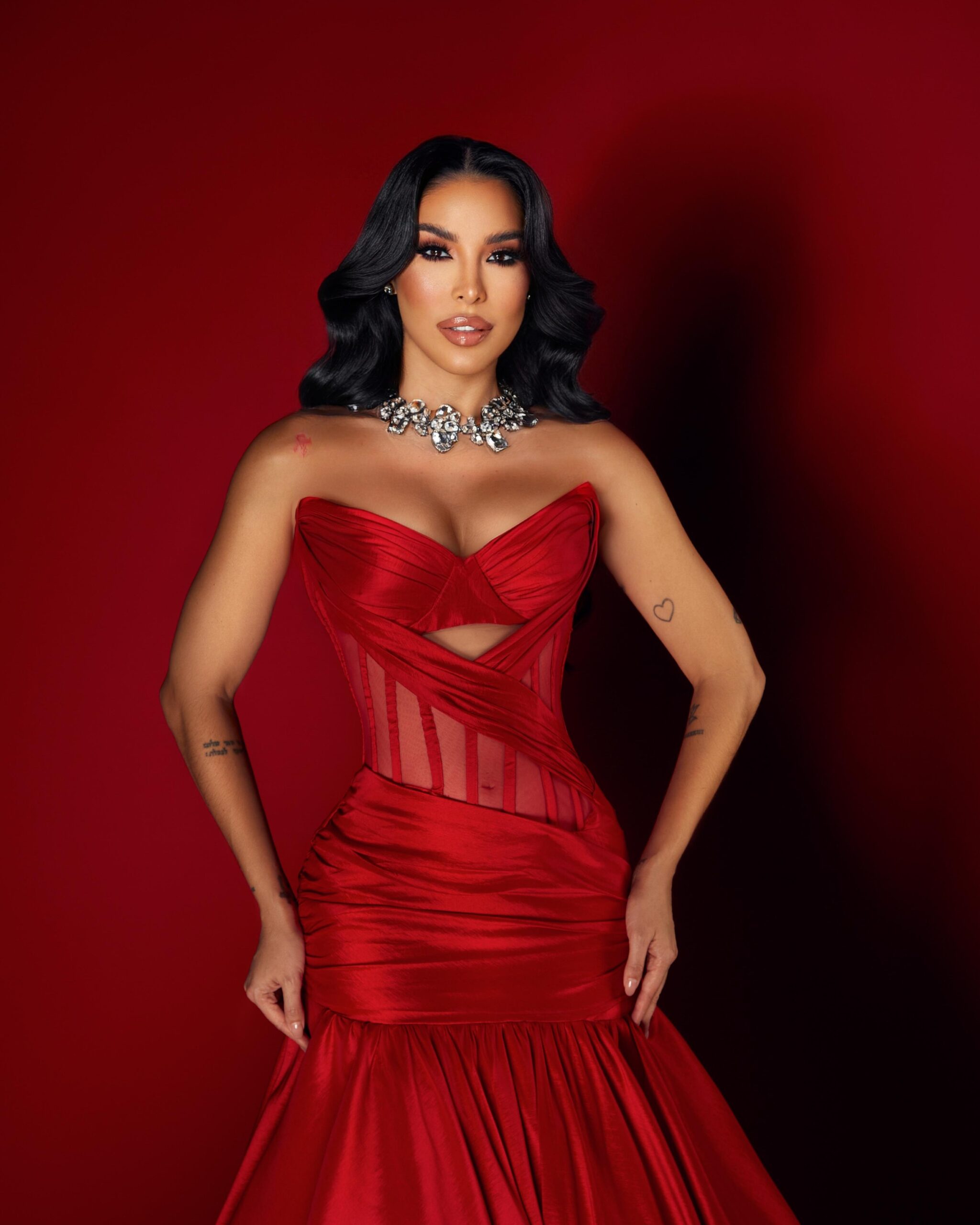Jessica Pereira brilla en la conducción del Miss Universo República Dominicana