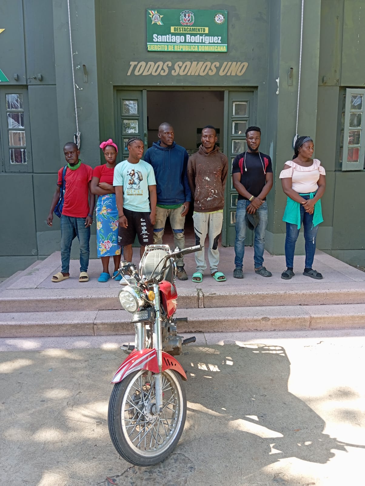 Ejército detiene a 9 haitianos indocumentados en puesto de chequeo de Santiago Rodríguez