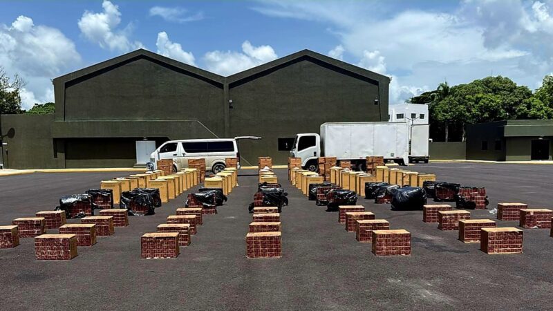 Decomisan más de 960 mil cigarrillos y bebidas alcohólicas en una residencia en San Francisco de Macorís