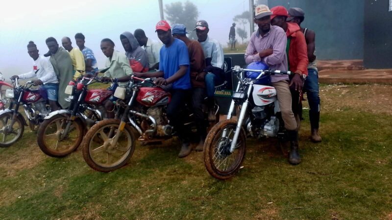 Ejército intercepta 14 haitianos indocumentados que se desplazaban en cinco motocicletas en el Calimete de Montecristi