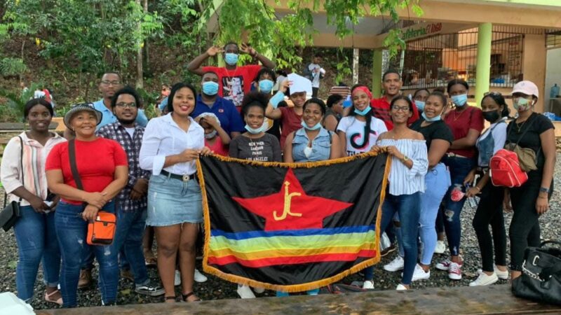 Juventud Caribe encabeza protesta en Santo Domingo Norte por más aulas y dignidad educativa