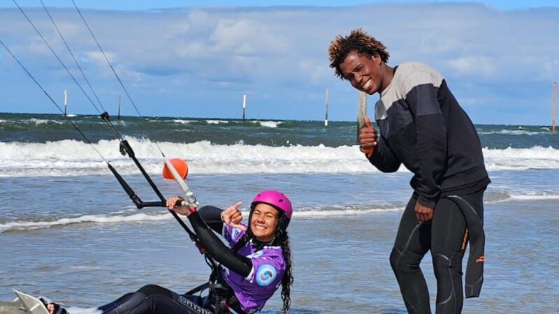 Victoria Bramtot eleva la bandera dominicana en el GKA Youth Big Air Kite World Championship en Alemania