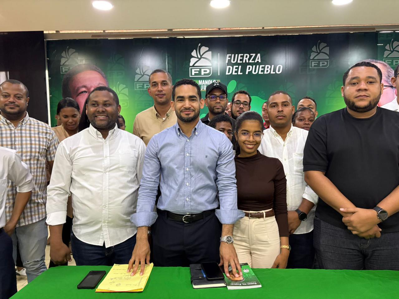 Lenín Campos, alcalde más joven de RD, oficializa su candidatura a la Secretaría de la Juventud de la FP