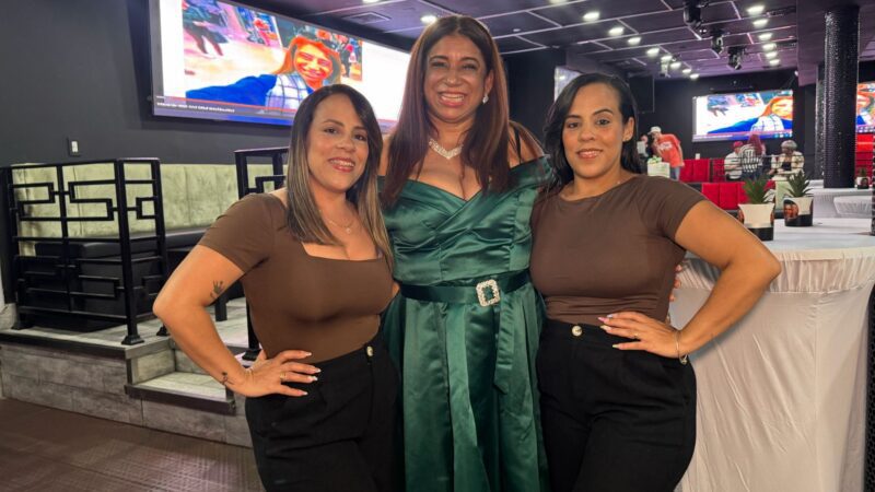 Dajelis Rodríguez presenta con éxito su primer libro “Catarsis: Huellas del Amor” en Nueva York