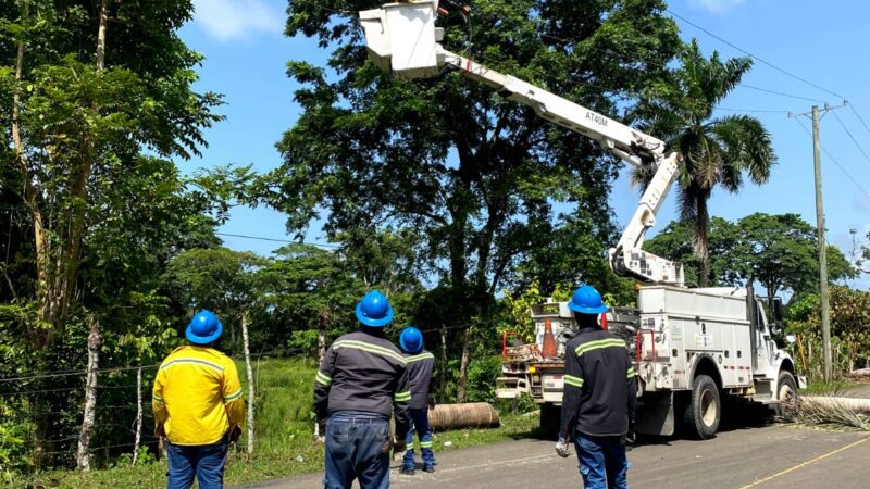 Edeeste restablece servicio eléctrico en Miches tras daños ocasionados por manifestaciones violentas