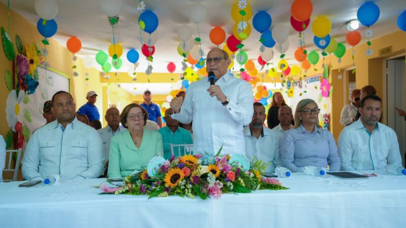 Santos Badía encabezó la apertura del año escolar 2025-2026 en Hermanas Mirabal