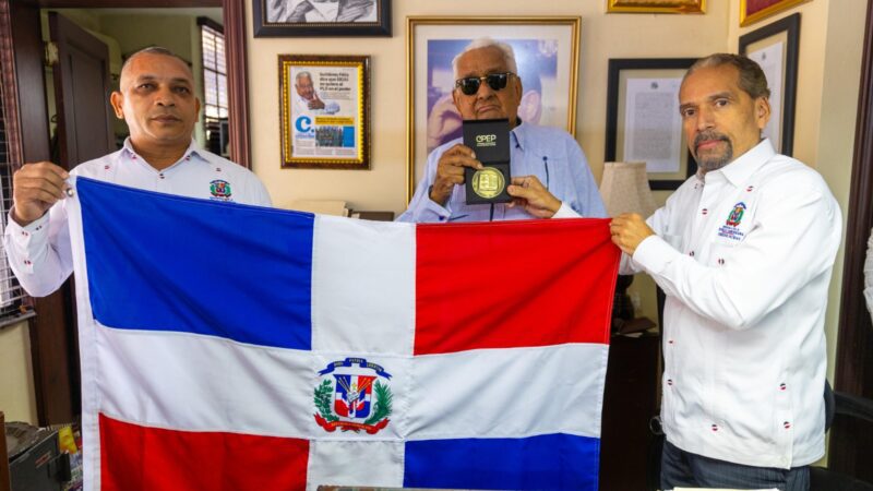 En 60 aniversario de la Revolución Constitucionalista Efemérides Patrias entrega medalla a Euclides Gutiérrez Félix