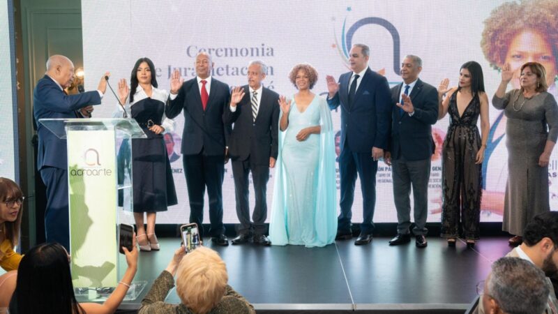 Marivell Contreras se juramenta como presidente de ACROARTE 2025-2027