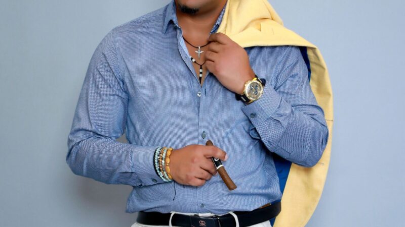 Frain Thomas conquista con su exquisito y elegante bolero moderno.