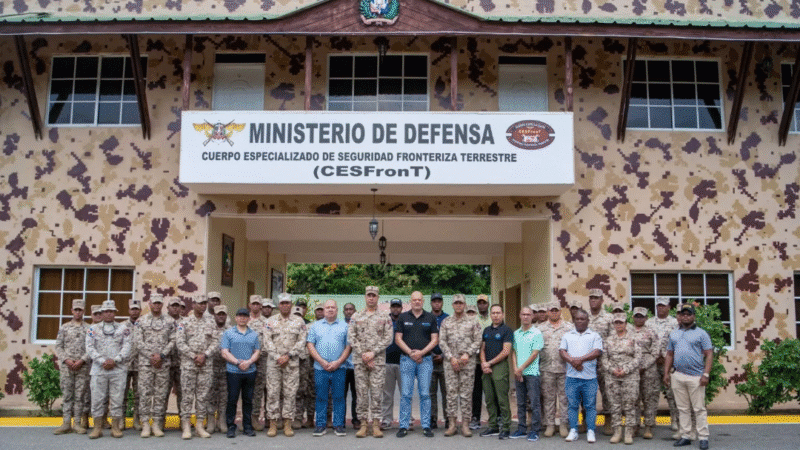 Miembros del CESFRONT concluyen capacitación en control de carga y mercancía.