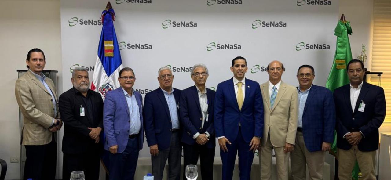 Directivos de Andeclip tratan situación de prestadoras con director de SENASA