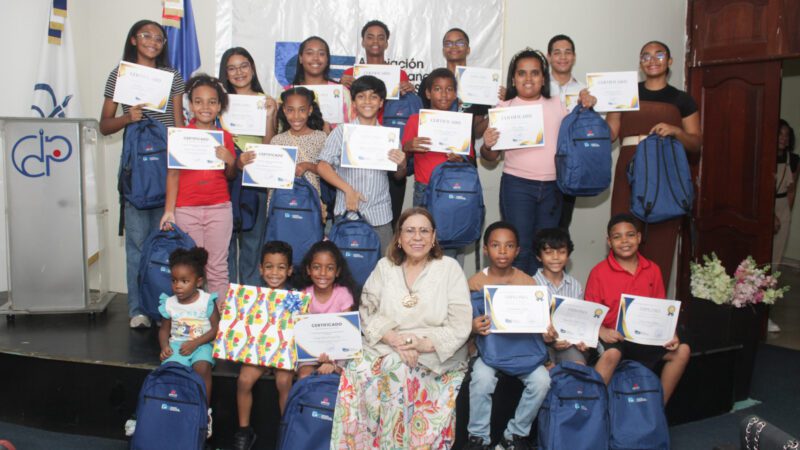 Cronistas Sociales realizan con éxito «Premio Excelencia Estudiantil 2025»