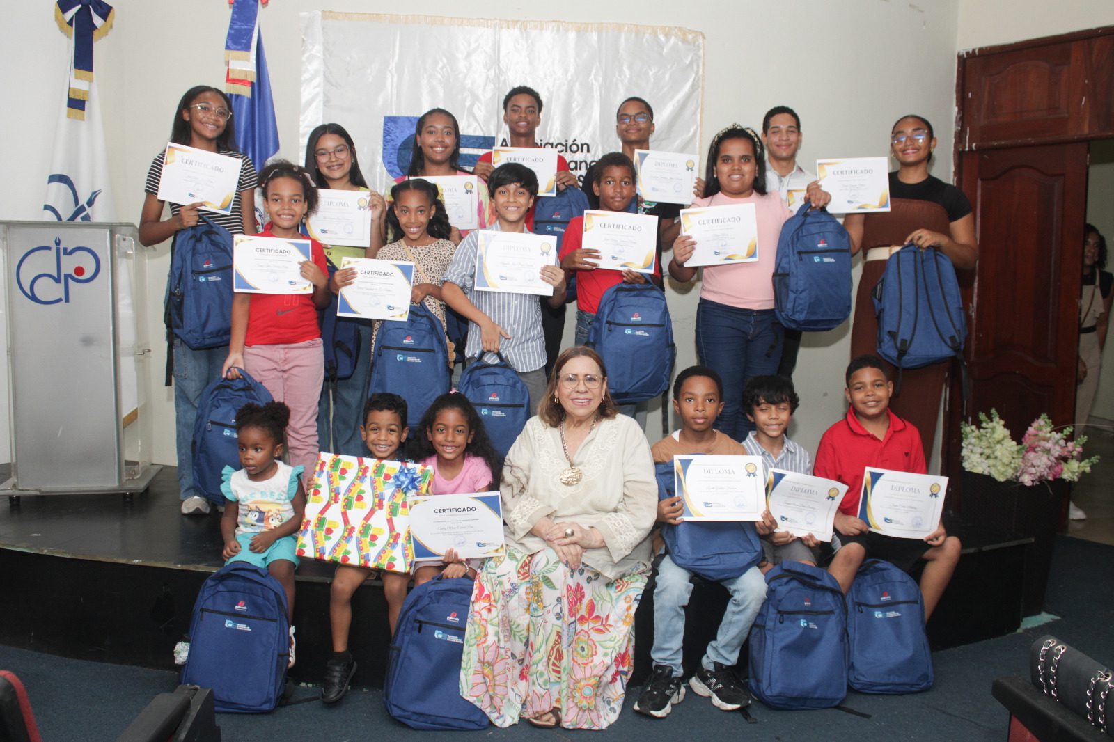 Cronistas Sociales realizan con éxito «Premio Excelencia Estudiantil 2025»
