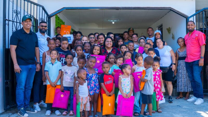 Fundación Soles de Vida entrega más de 300 kits escolares a niños de Santo Domingo Este
