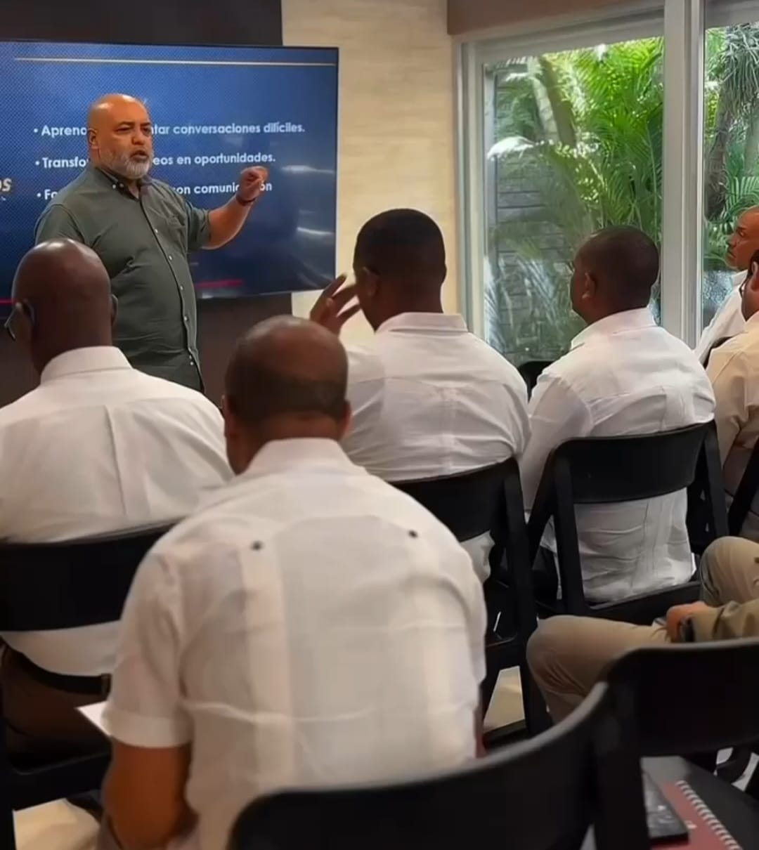 César Bollero impacta liderazgo personal con su taller “Conversaciones que Transforman”