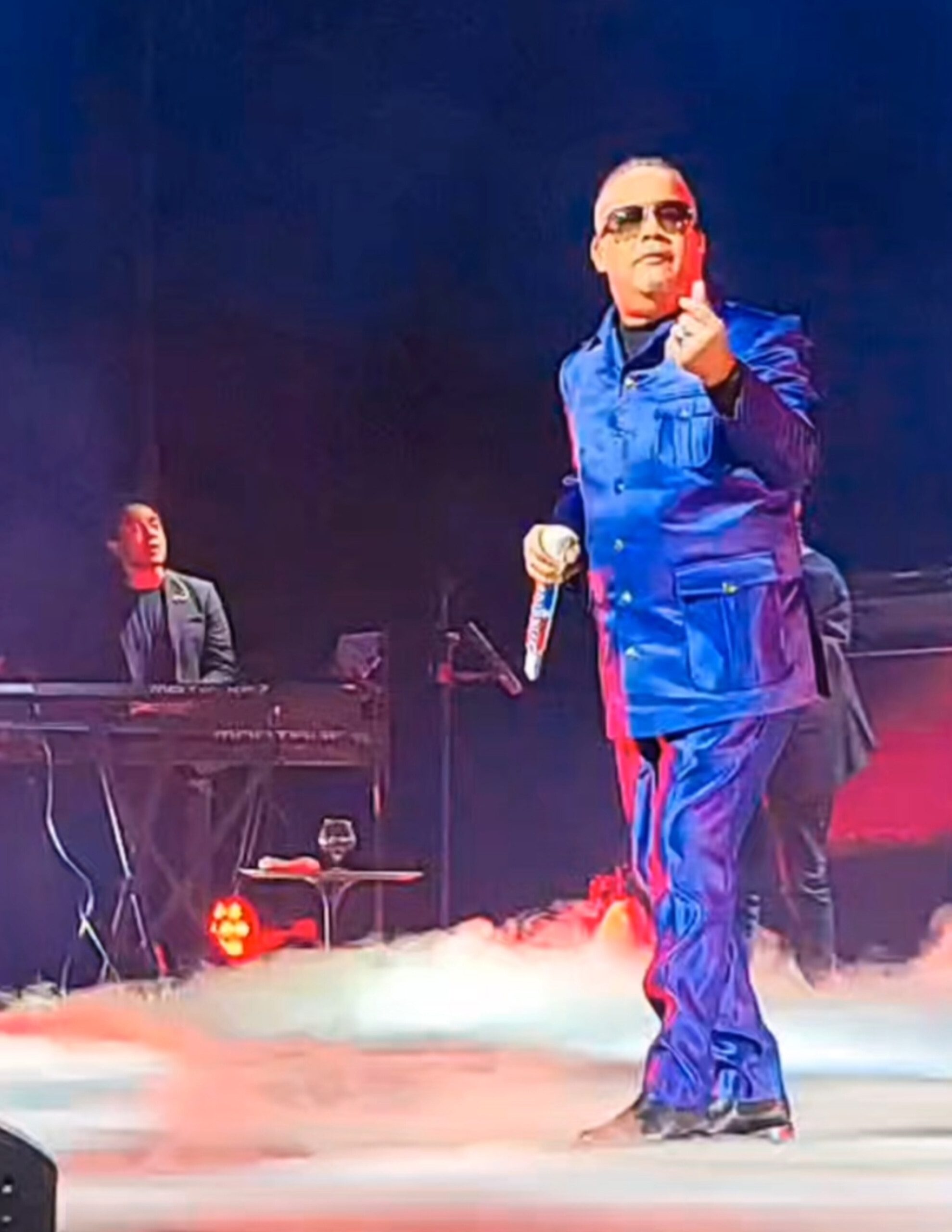 Héctor Acosta logra éxito rotundo ante miles de personas en el NJPAC.