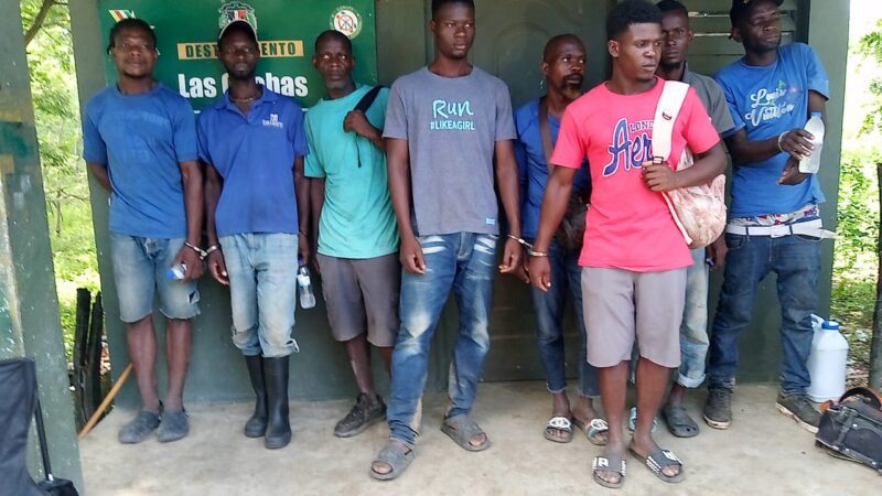 Patrulla del Ejército detiene a 38 haitianos indocumentados e incauta motocicletas en Valverde