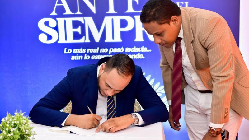 Michael Matos, joven escritor que deleita con su libro “Antes del Siempre”