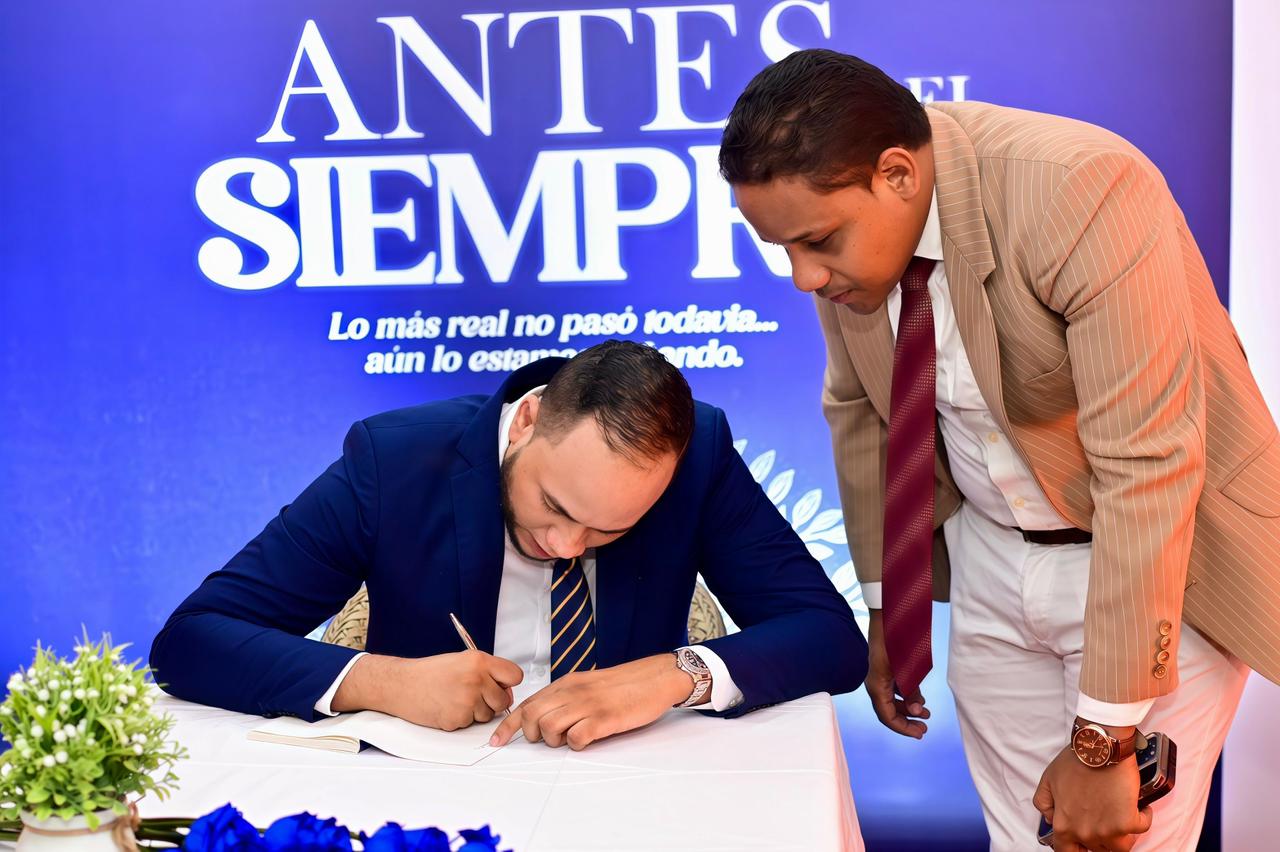 Michael Matos, joven escritor que deleita con su libro “Antes del Siempre”
