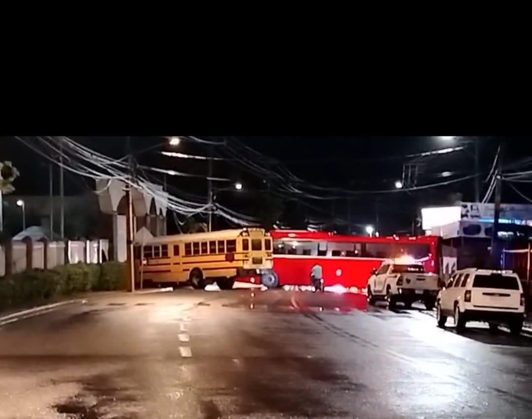 Transportistas suspenden rutas por inseguridad en La Ceiba y La Otra Banda, afectando gravemente el turismo en Punta Cana