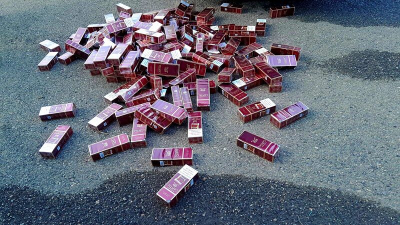 Ocupan contrabando de más de 49 mil unidades de cigarrillos escondido en diferentes compartimentos de una camioneta en Santiago Rodríguez