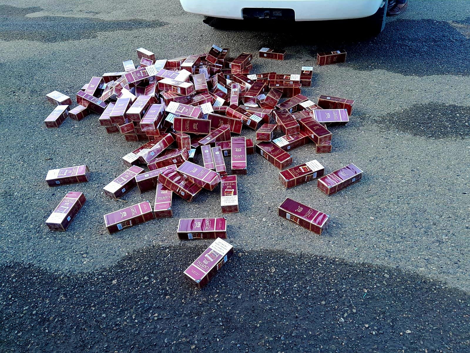 Ocupan contrabando de más de 49 mil unidades de cigarrillos escondido en diferentes compartimentos de una camioneta en Santiago Rodríguez