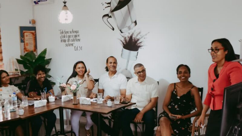 Taller “Finanzas para Emprendedores” reúne a destacados negocios locales bajo la dirección de Yajaira Suárez