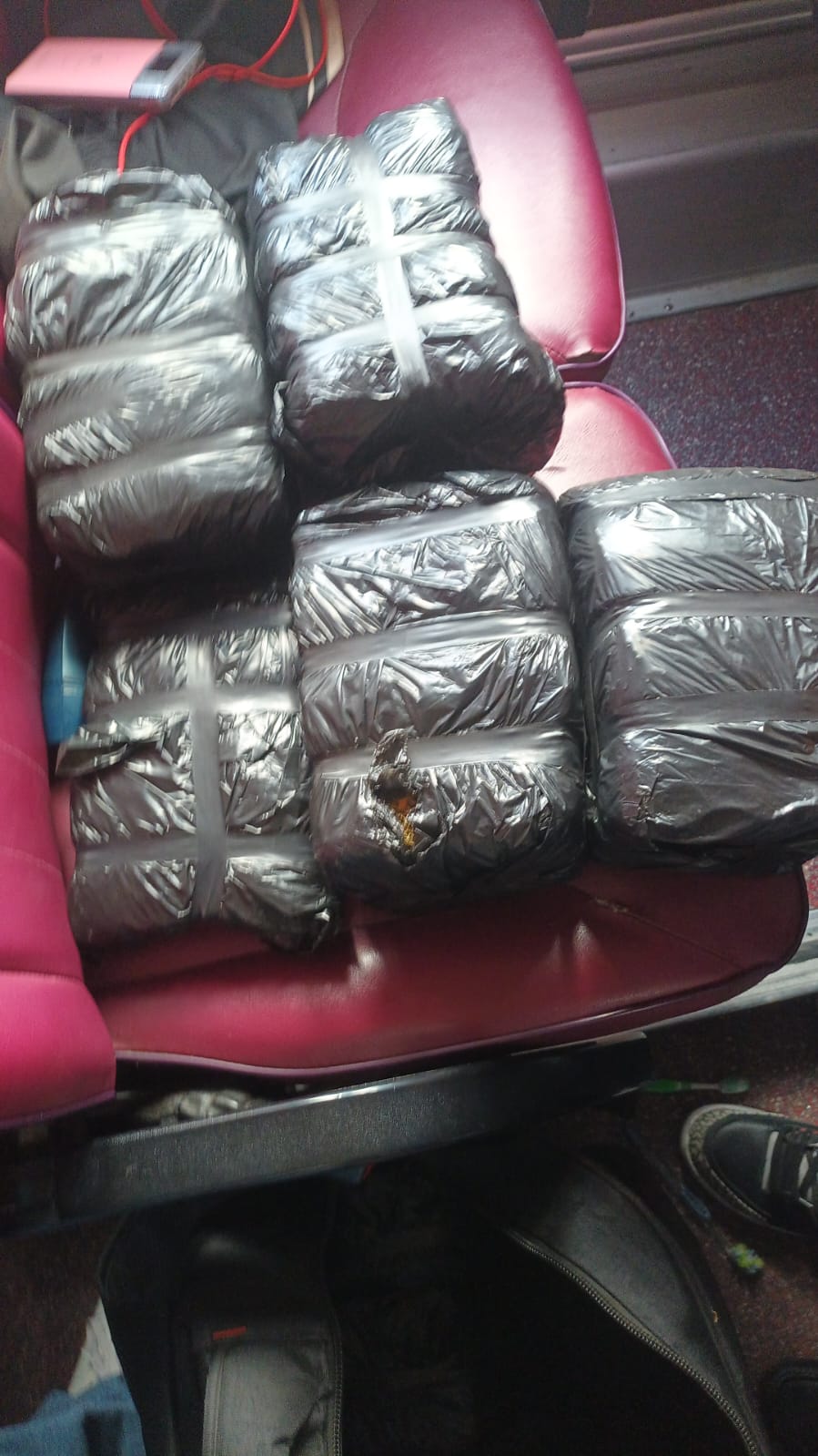 Decomisan ocho pacas de presunta marihuana en operativo conjunto en Azua