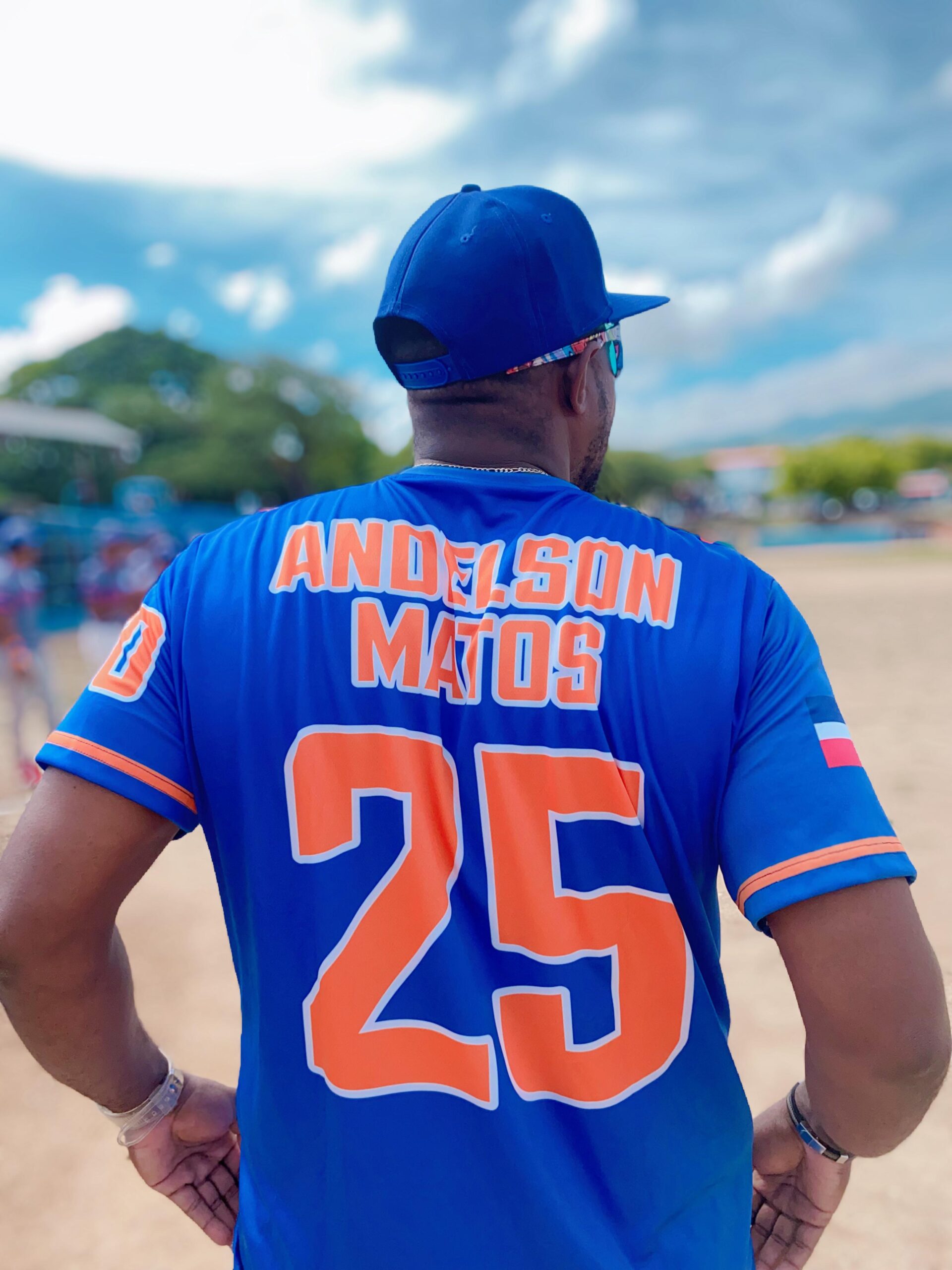 Andelson Matos refuerza su compromiso con el deporte al apoyar Torneo Doble AA en Jimaní