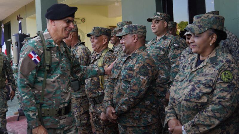 Comandante del Ejército recorre provincias de la línea noroeste; garantiza seguridad en la zona.