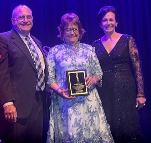 Verónica Sención recibe reconocimiento en los “Best of Sanford Awards 2025”