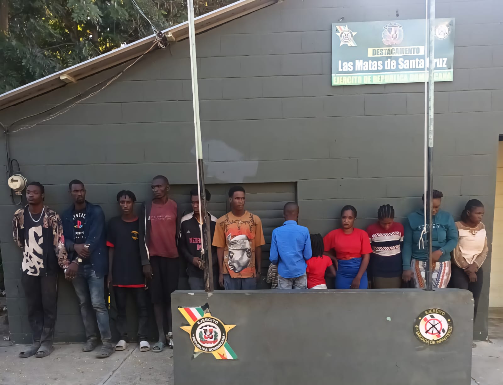 En diferentes comunidades de Montecristi Ejército detiene a 43 haitianos indocumentados