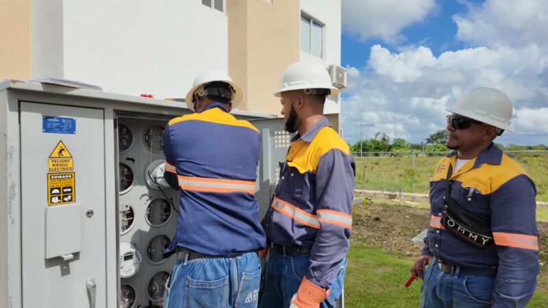 EDEESTE desmantela 26 conexiones directas en condominio de Los Llanos, San Pedro de Macorís
