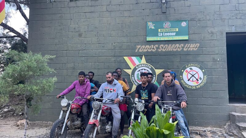 Cuatro dominicanos detenidos por transportar haitianos indocumentados en motocicletas en Santiago Rodríguez