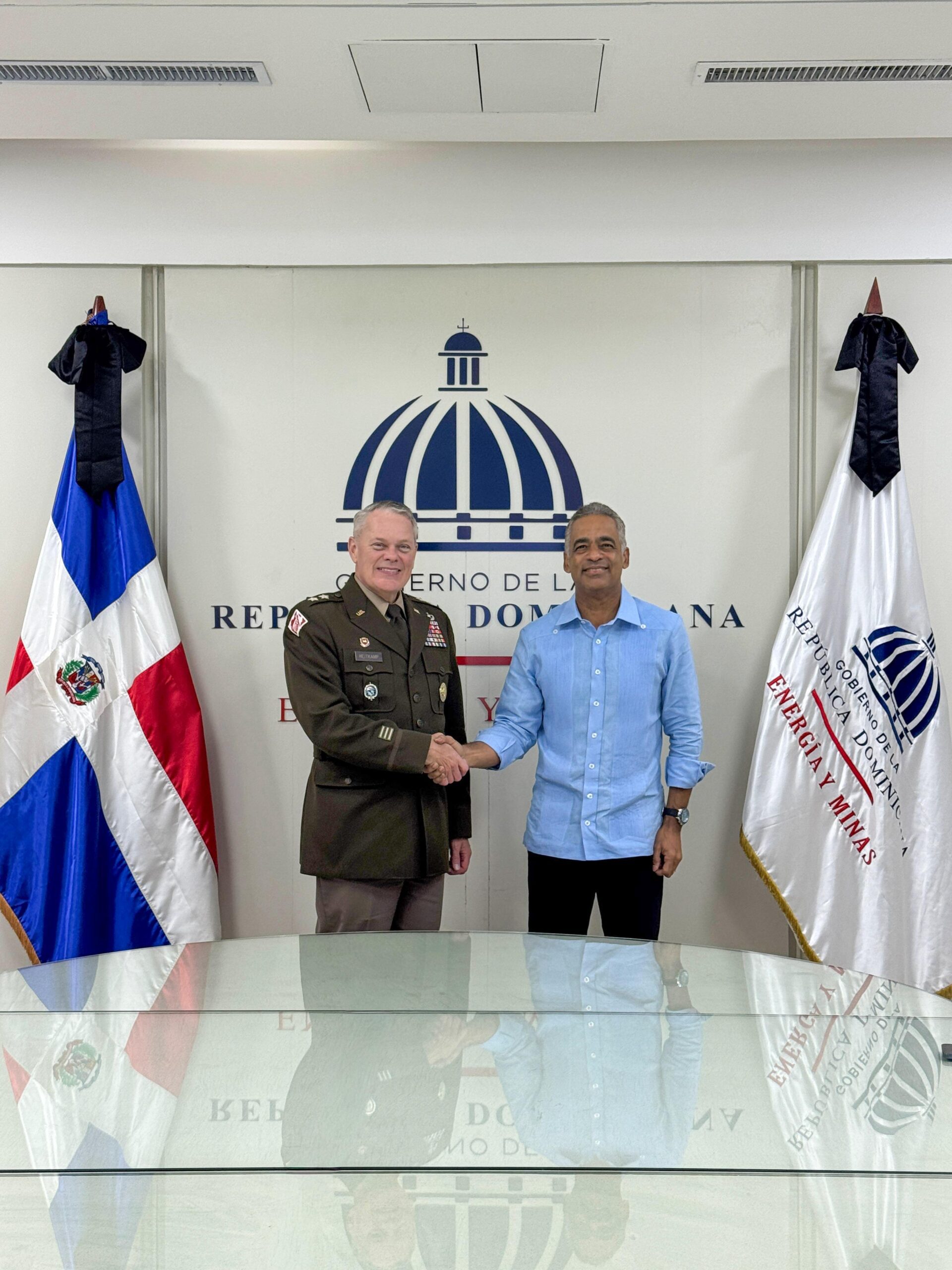 Ministro Joel Santos y director del Colegio Interamericano de Defensa evalúan cooperación estratégica en seguridad energética y minera