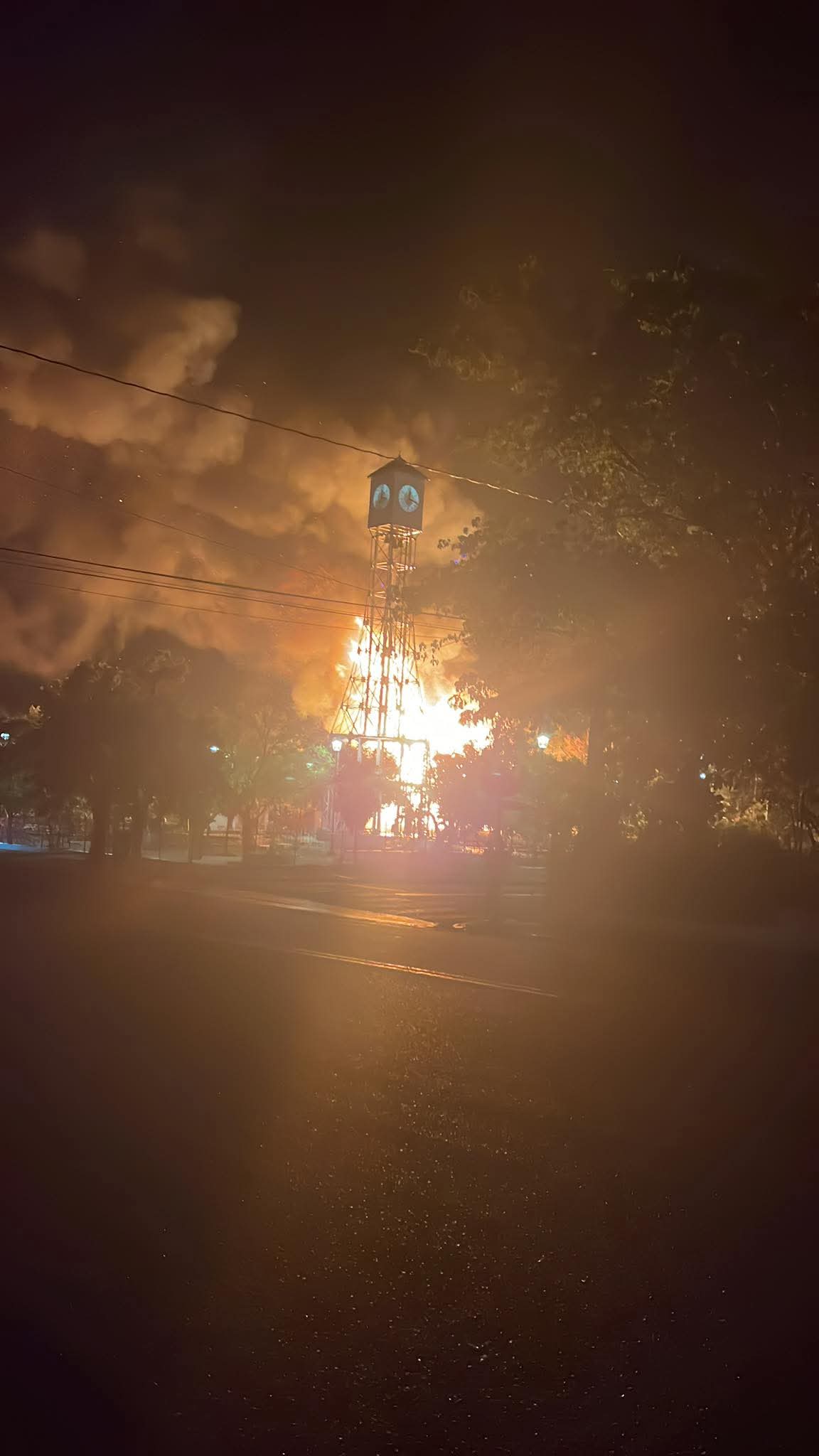 Incendio destruye histórica Villa Doña Emilia en Montecristi