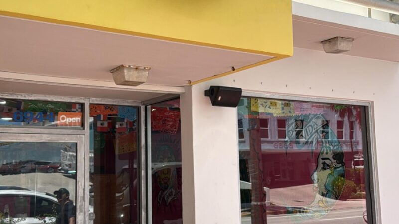 Cantante urbano, “R1 La Esencia” lleva el sabor Domi-Mex a Miami con su 2do restaurante