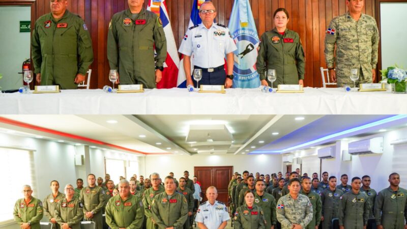 Comandante General de la FARD encabeza imposición de insignias “Media Ala” a estudiantes de aviación militar