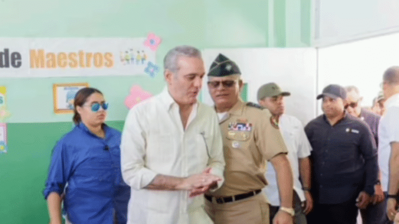 Ministro de Defensa Fernández Onofre junto al Presidente encabezan exitoso operativo médico en Puerto Plata