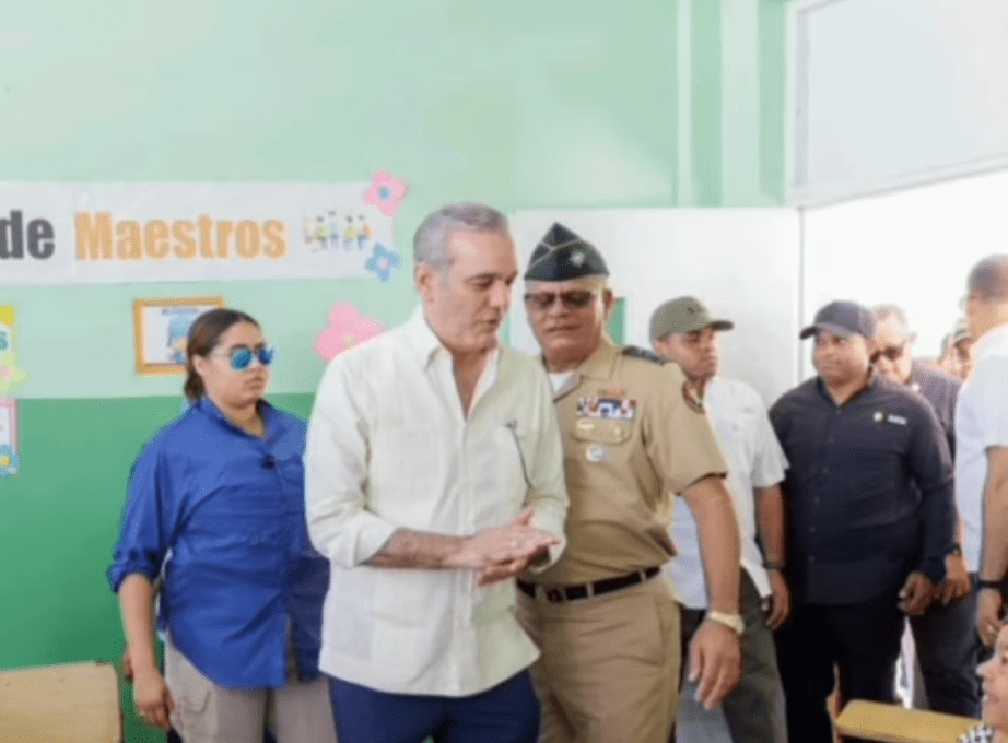 Ministro de Defensa Fernández Onofre junto al Presidente encabezan exitoso operativo médico en Puerto Plata