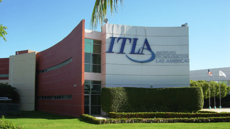 Jóvenes del ITLA conquistan primer y segundo lugar en Hackathón de Ciudades Inteligentes y Movilidad Urbana