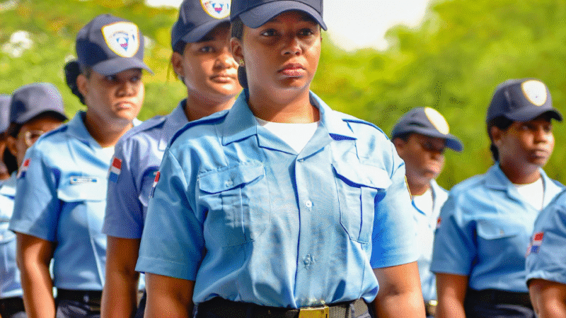 Policía Auxiliar abre sus puertas a la juventud de Hato Mayor del Rey y Capotillo