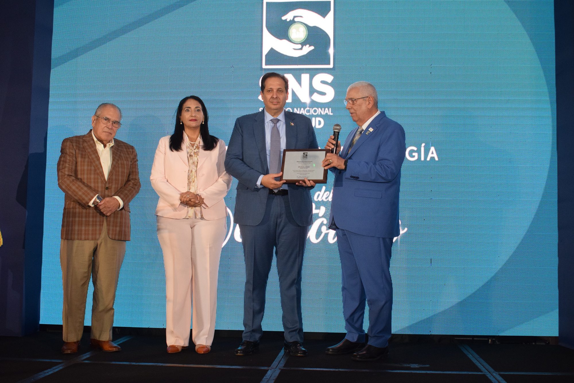 SNS reconoce la entrega y profesionalismo de odontólogos en el Día Internacional del Odontólogo