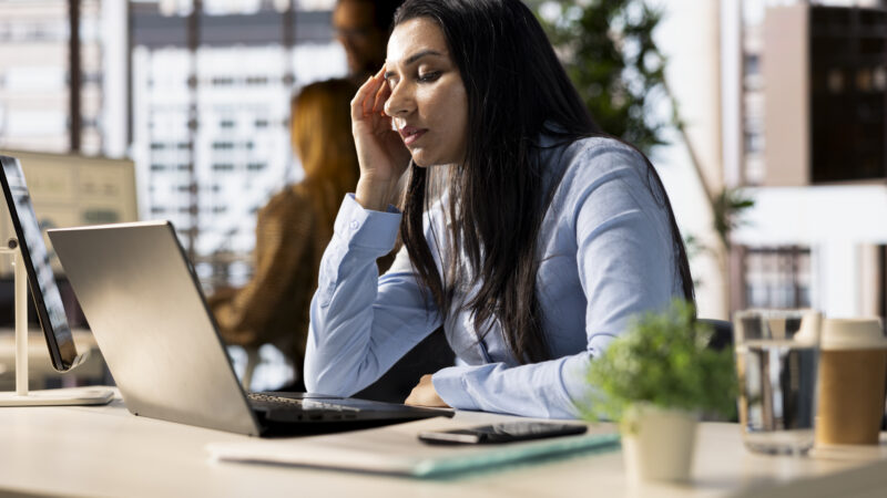 5 de cada 10 empresas en Latinoamérica y el Caribe priorizan la salud mental; pocas miden y gestionan eficazmente el agotamiento laboral